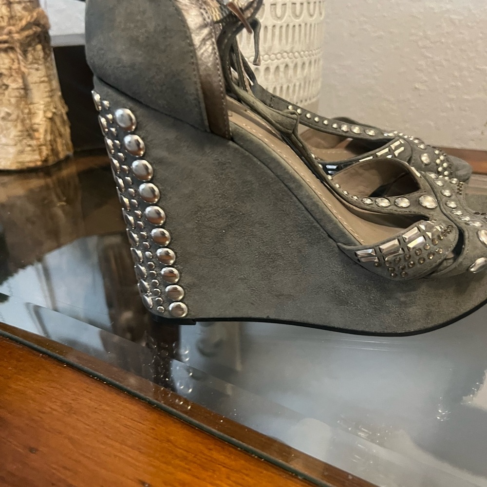 BRAND NEW SUEDE WEDGES WITH SILVER STUDS - Picture 2 of 9